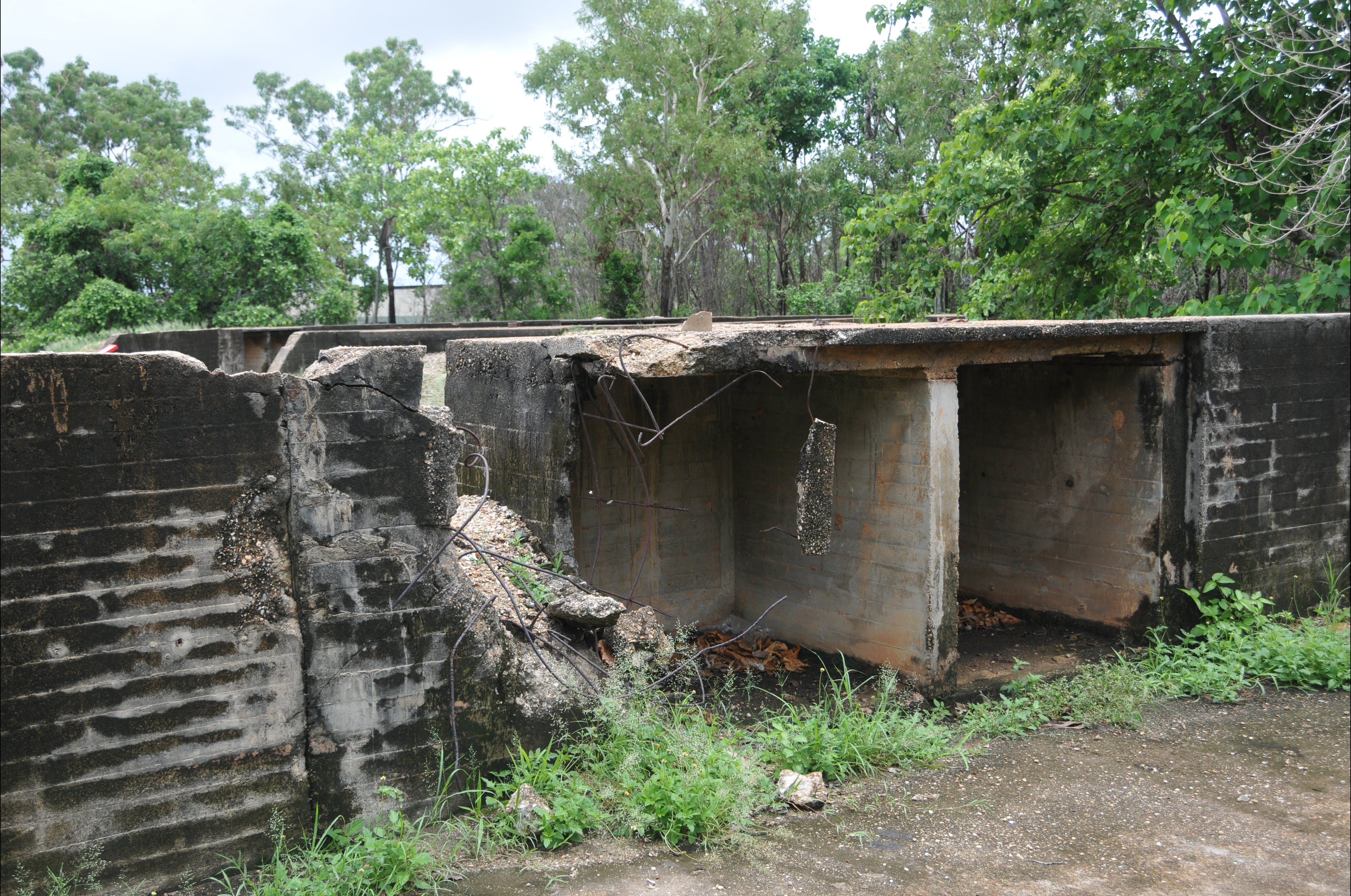 WWII Quarantine Anti Aircraft Battery Site - thumb 1
