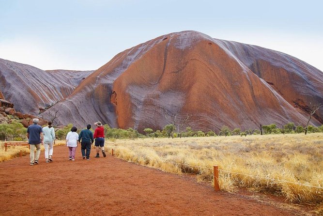 Explore Uluru: 7 Hours Guide Tour At Sunrise With Light Breakfast - thumb 5
