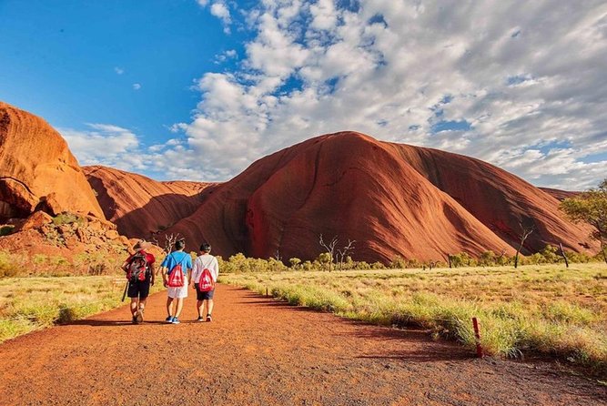 Explore Uluru: 7 Hours Guide Tour At Sunrise With Light Breakfast - thumb 3